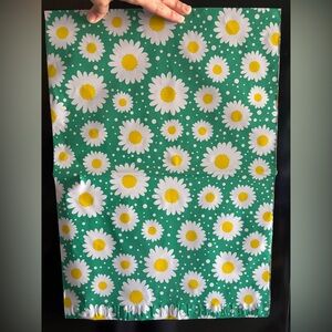 10 Green w/white daisies Poly Mailers size 14.5 x 19 inches